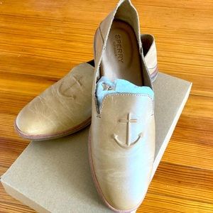 Women’s 8.5 Sperry loafers